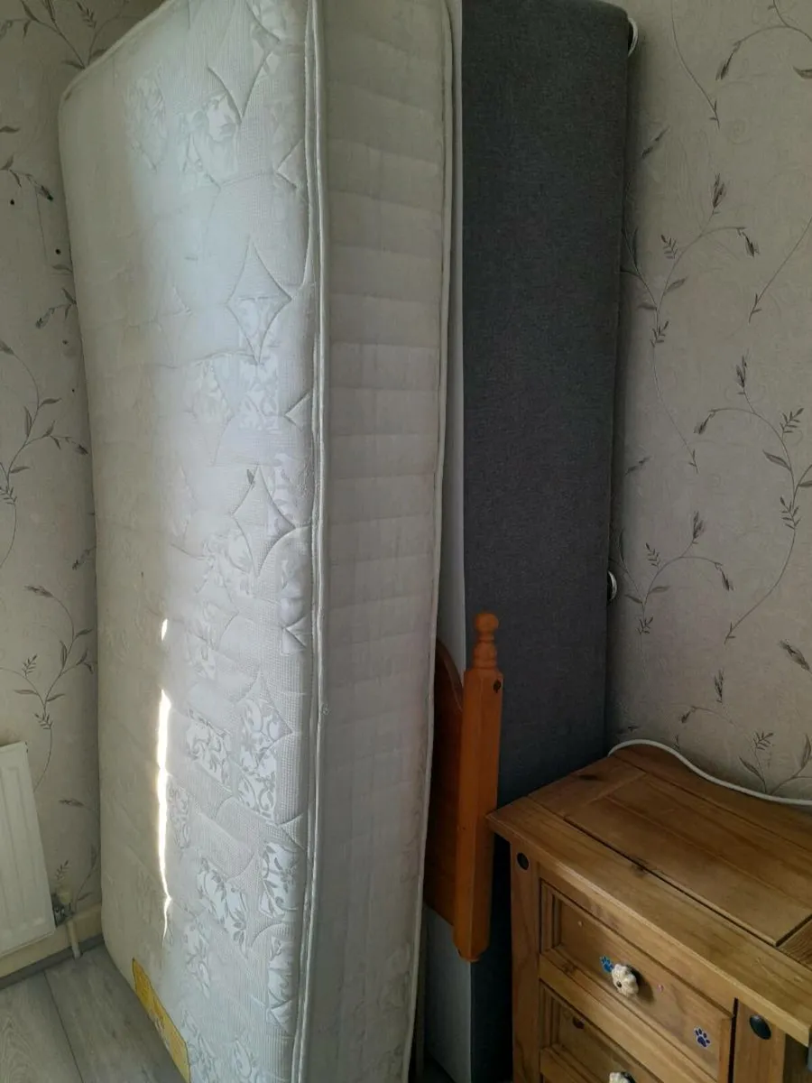 2 Single beds - Image 2