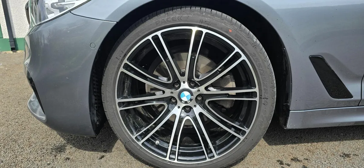 BMW 5-Series 2018 - Image 3