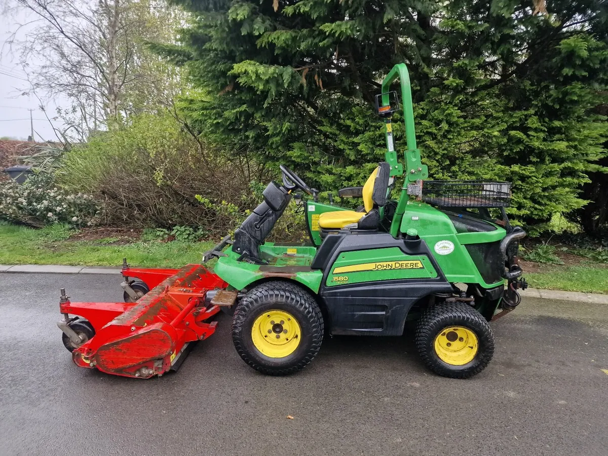 John Deere 1580 ride on mower lawnmower - Image 1