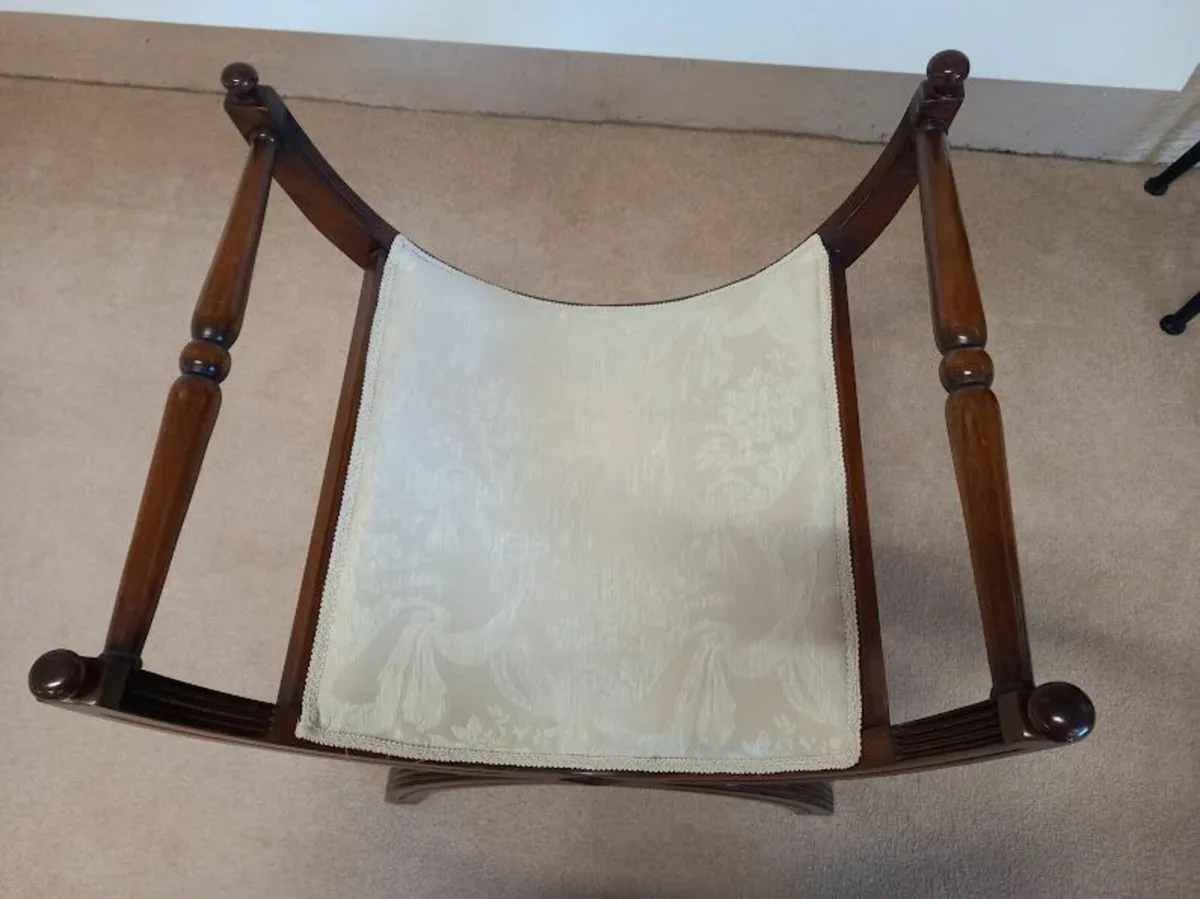 Handmade vintage vanity chair - Image 2