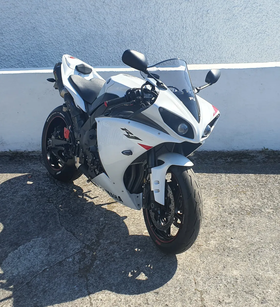 Yamaha R1 Akrapovic @ Doyle's Athlone - Image 2