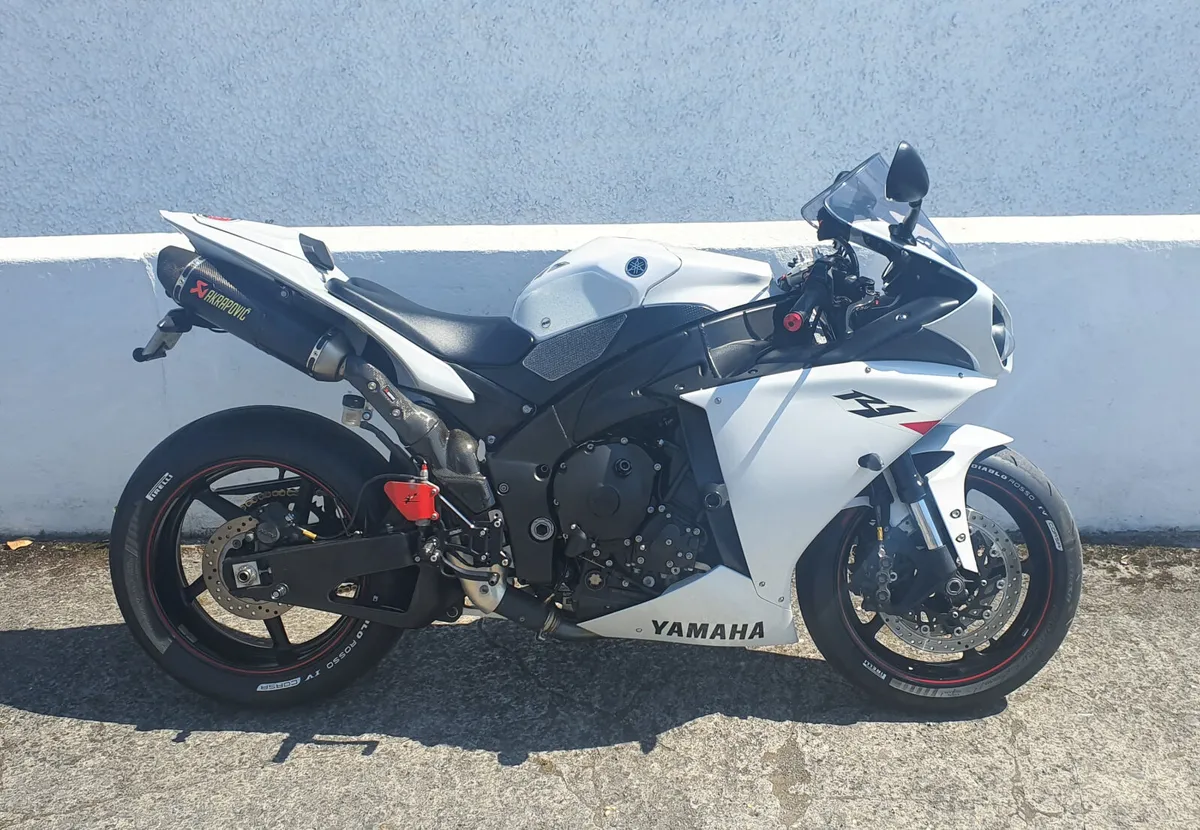 Yamaha R1 Akrapovic @ Doyle's Athlone - Image 4