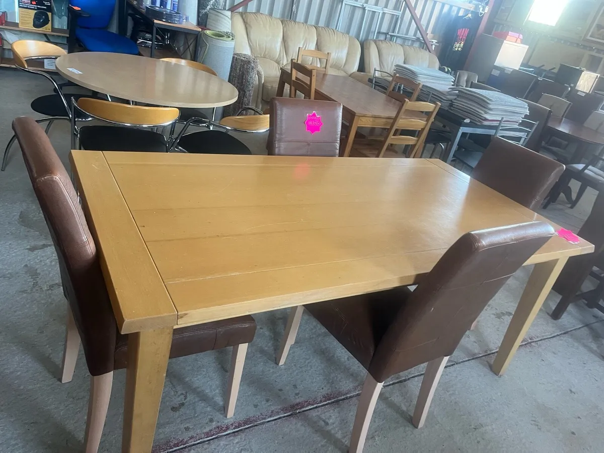 Table and 4 chairs - Image 2