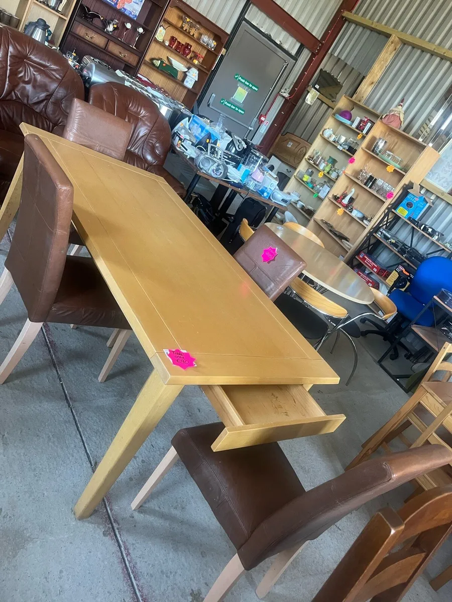 Table and 4 chairs - Image 3