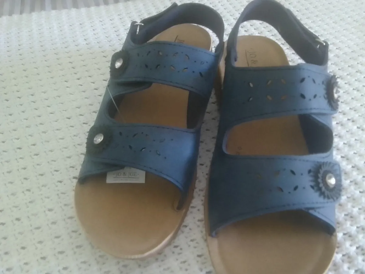 BLUE LOW WEDGE DIAMANTE SANDALS 6  NEW - Image 4
