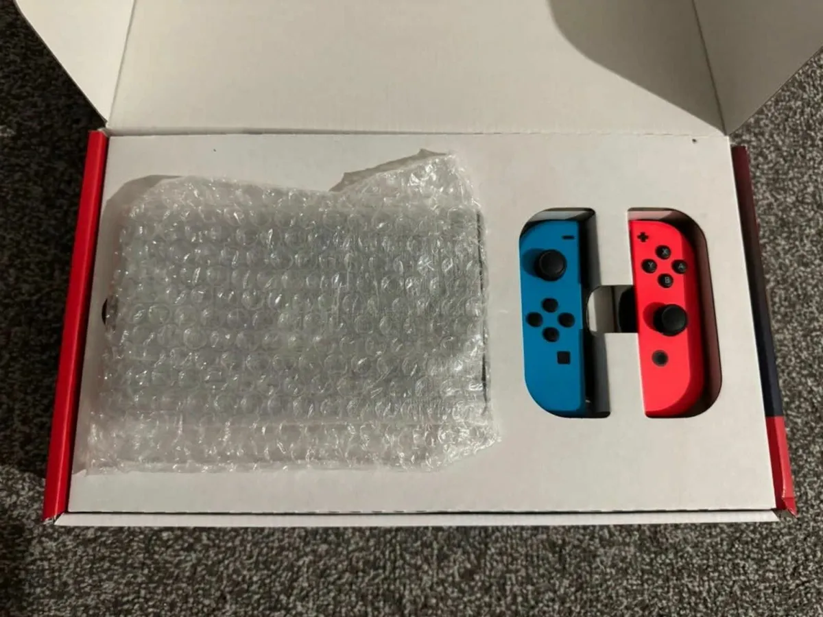 Nintendo Switch Bundle with 3 Games & Accessories - Image 2