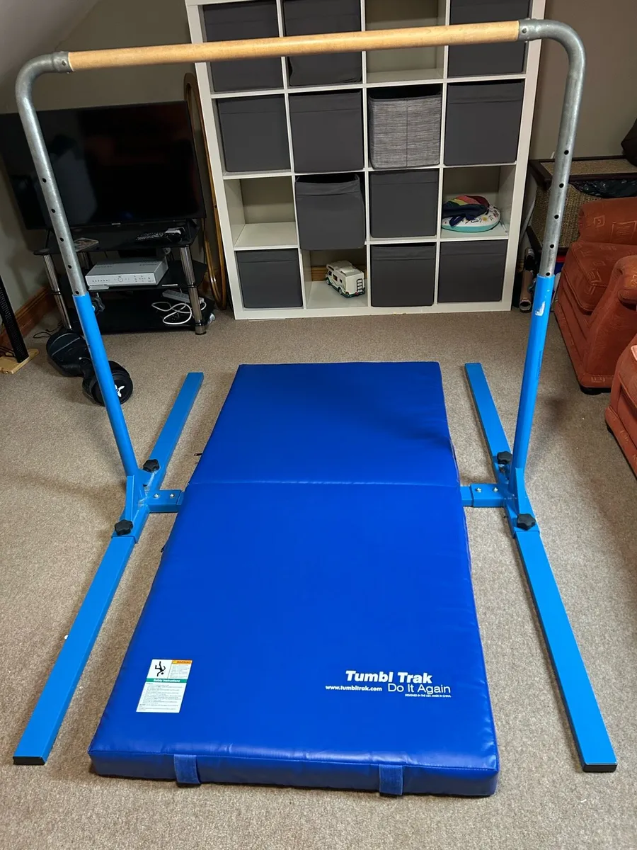 Gymnastics bar beam and mats - Image 1