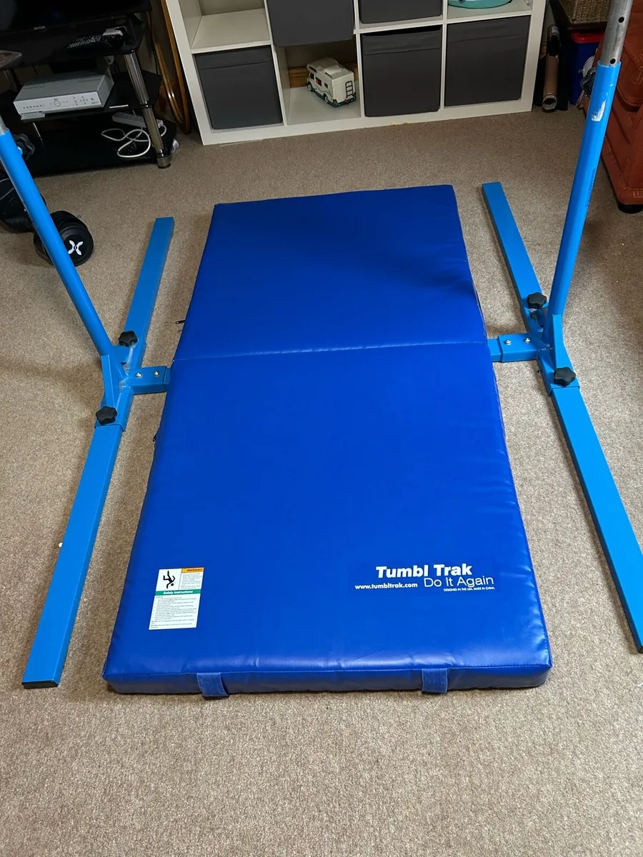 Gymnastics bar beam and mats - Image 2