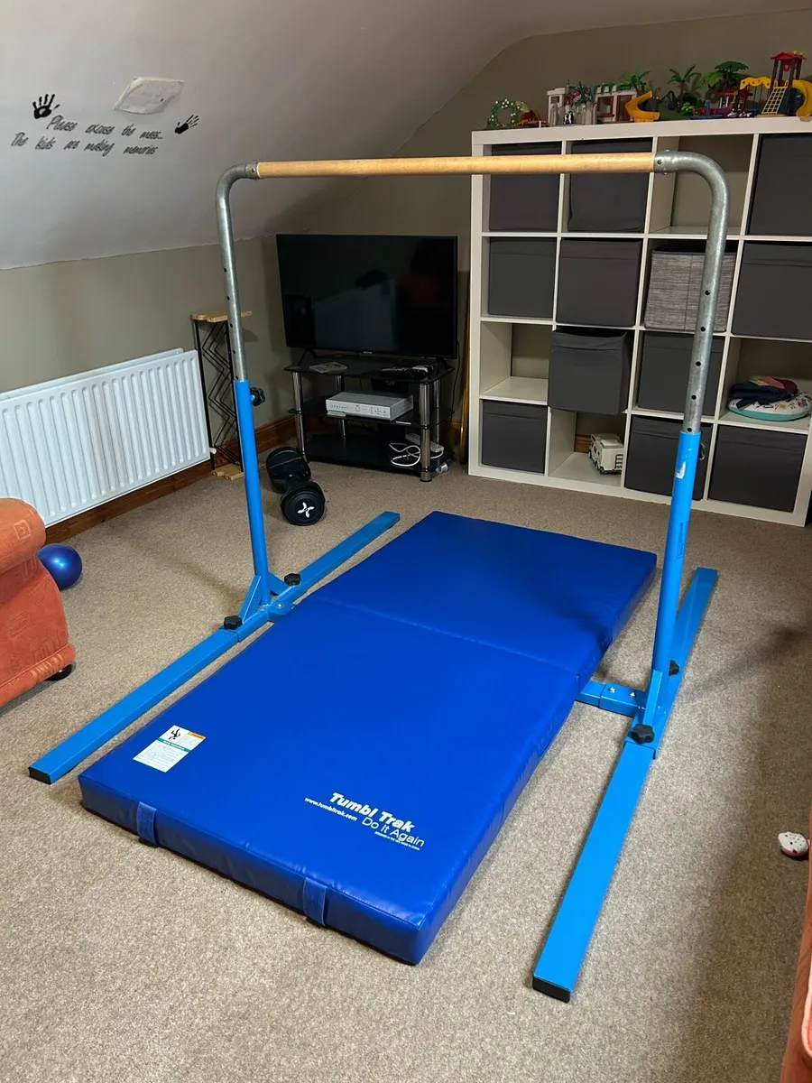 Gymnastics bar beam and mats - Image 3