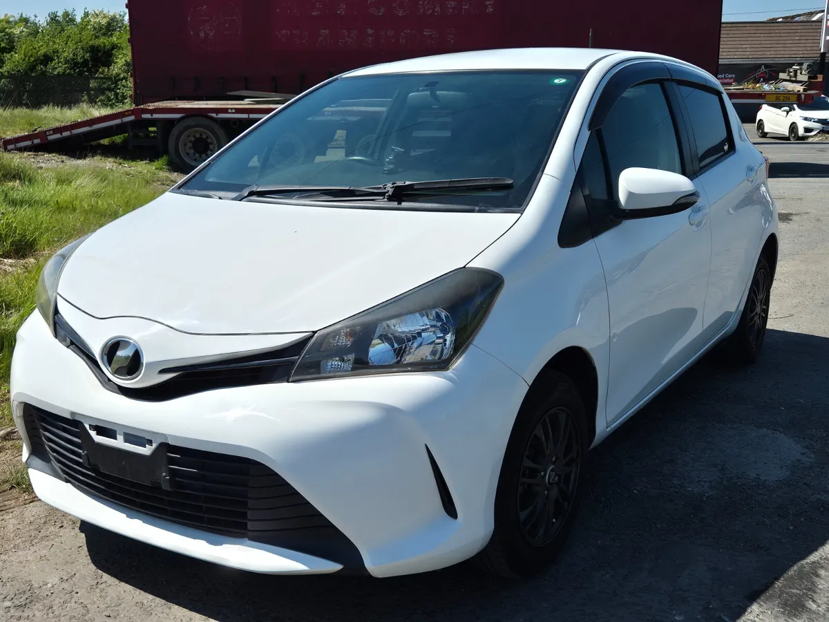 TOYOTA VITZ 2015 AUTOMATIC - Image 3