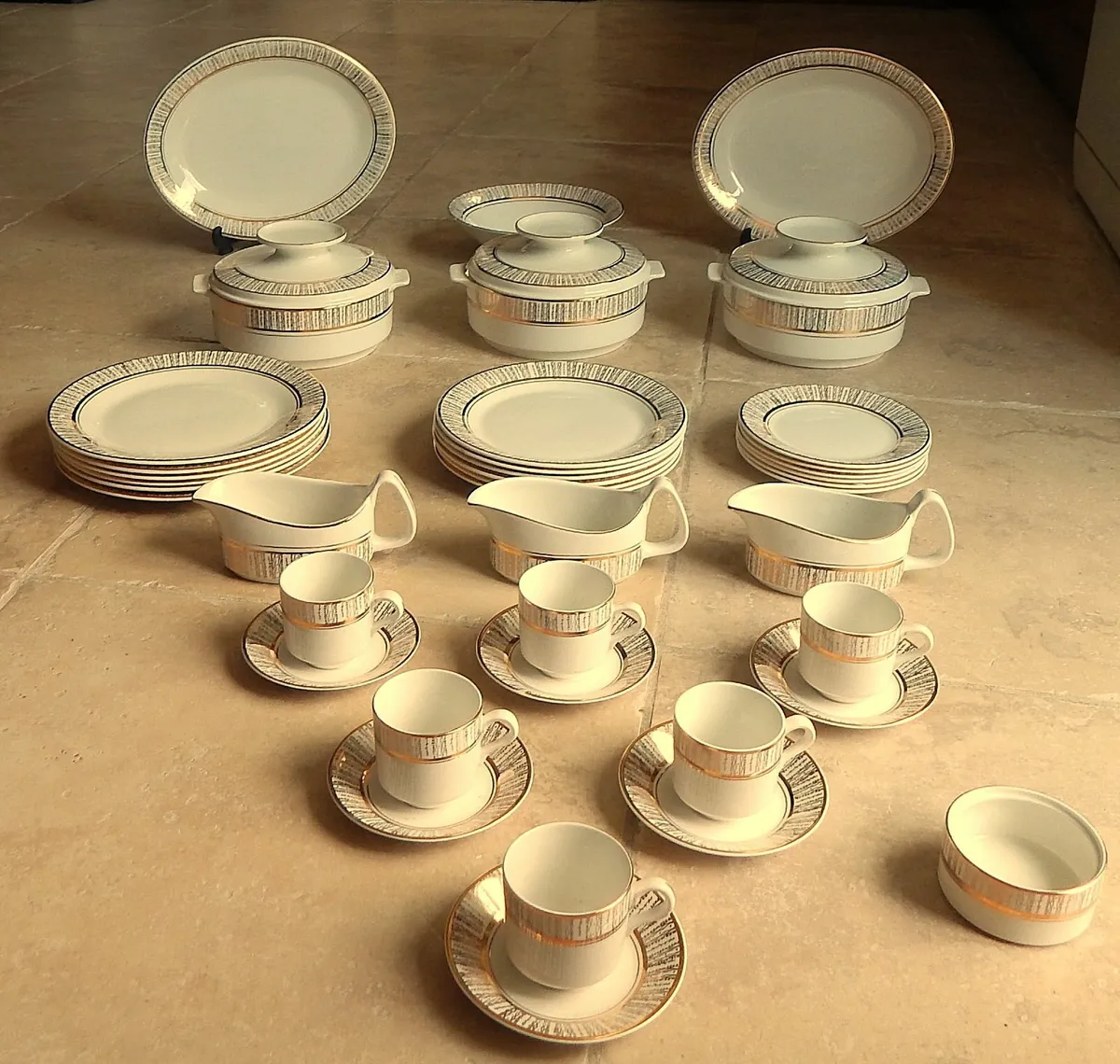 Arklow Pottery Kingsway 40 Piece Dinner Service - Image 1