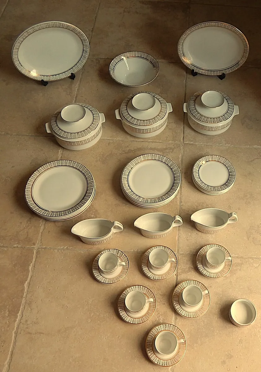 Arklow Pottery Kingsway 40 Piece Dinner Service - Image 3