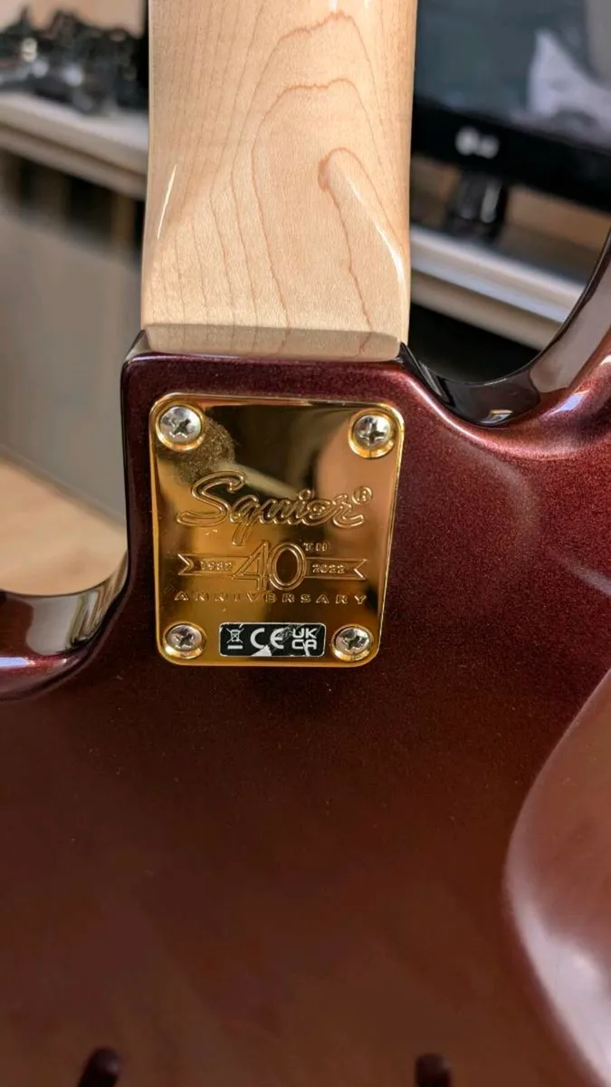 Squier Jazz Bass 40th Anniversary Edition - Image 4