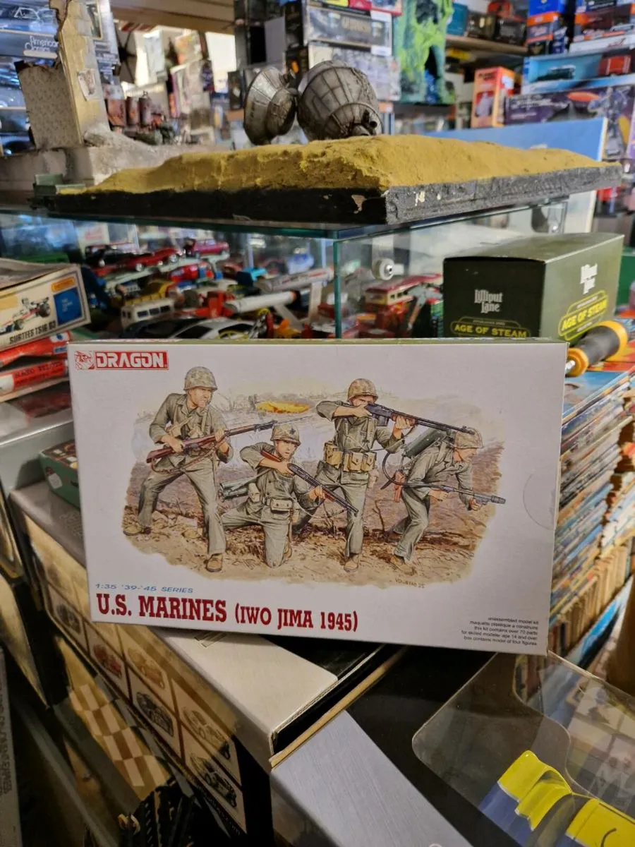 Airfix Dragon US Marines Iwo Jima - Image 1