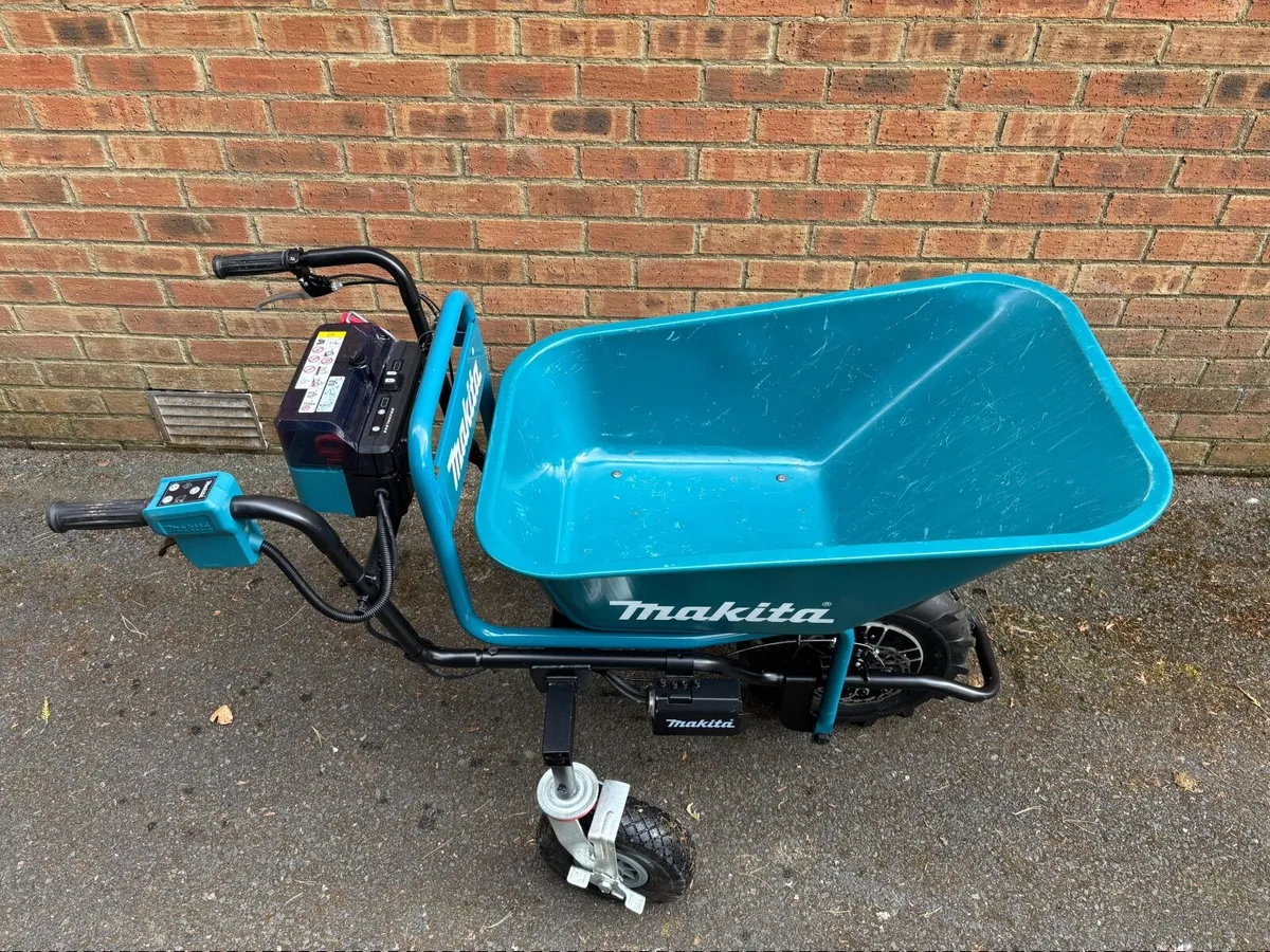 Makita DCU180PTX4 18v Wheelbarrow - Image 3