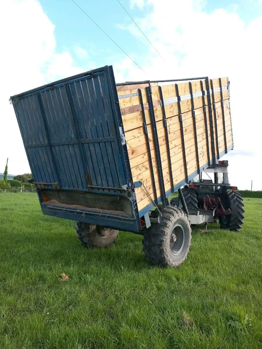 16-foot silage trailer - Image 1