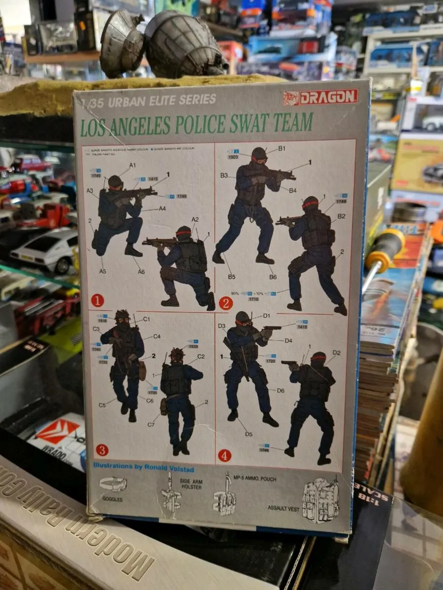 Airfix Dragon Los Angeles Police SWAT Team - Image 2