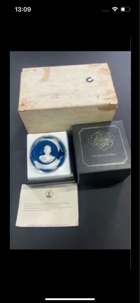 4 pinches baccarat commemorative paperweights - Image 2