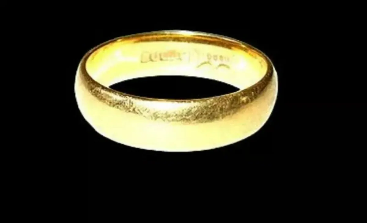 Vintage Hallmarked 18ct Traditional Wedding Band - Image 4