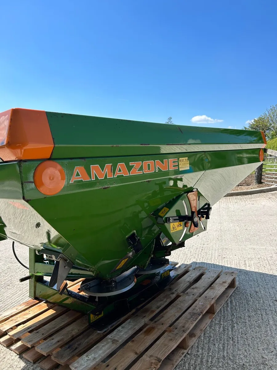 Amazone ZAX 902 Fertiliser Spreader - Image 2