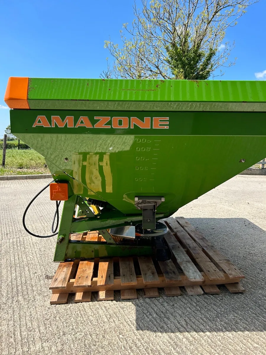 Amazone ZAX 902 Fertiliser Spreader - Image 1