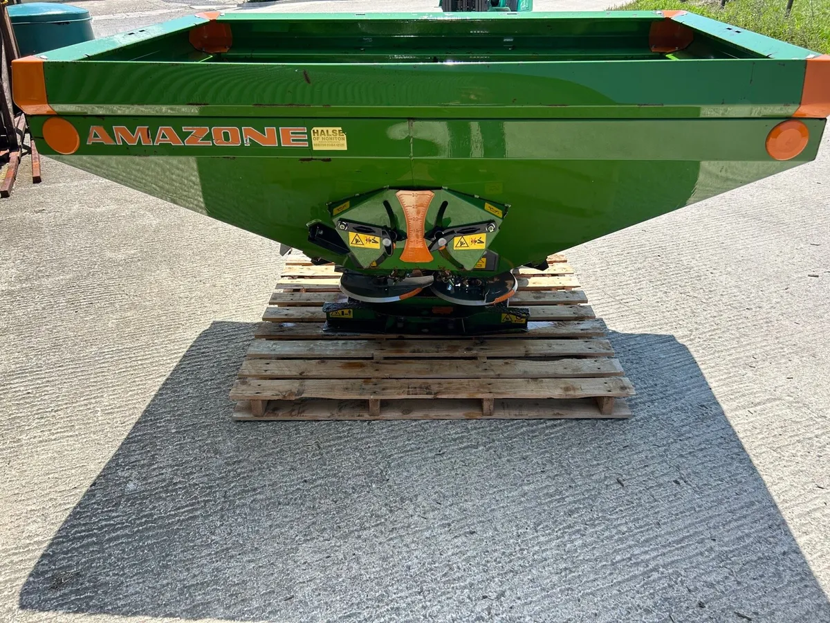 Amazone ZAX 902 Fertiliser Spreader - Image 3