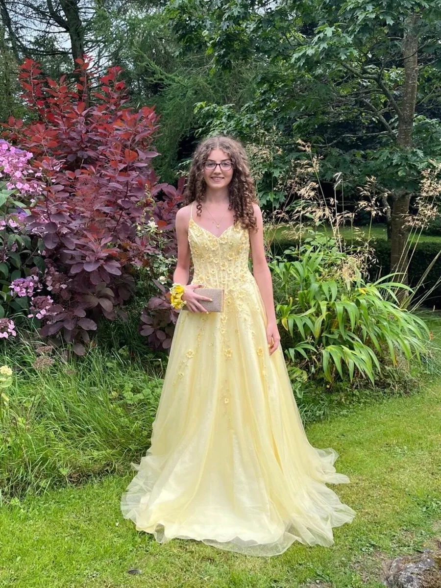 Yellow debs dress - Image 4