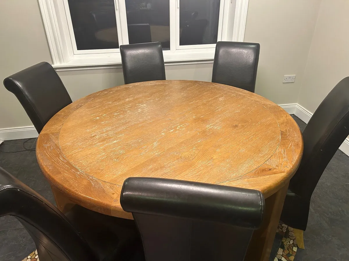 Round kitchen table & chairs