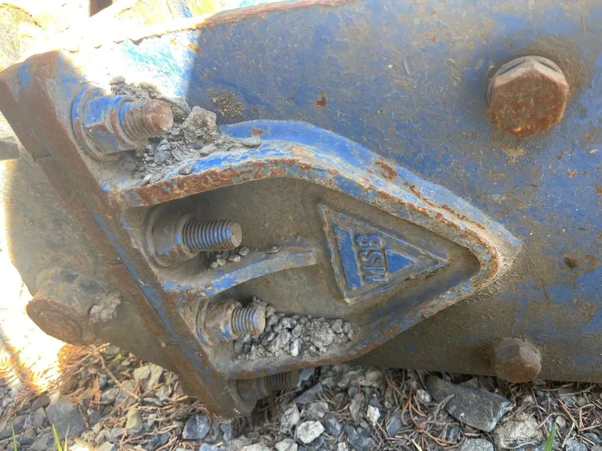 Msb hydraulic breaker 35mm pins - Image 4