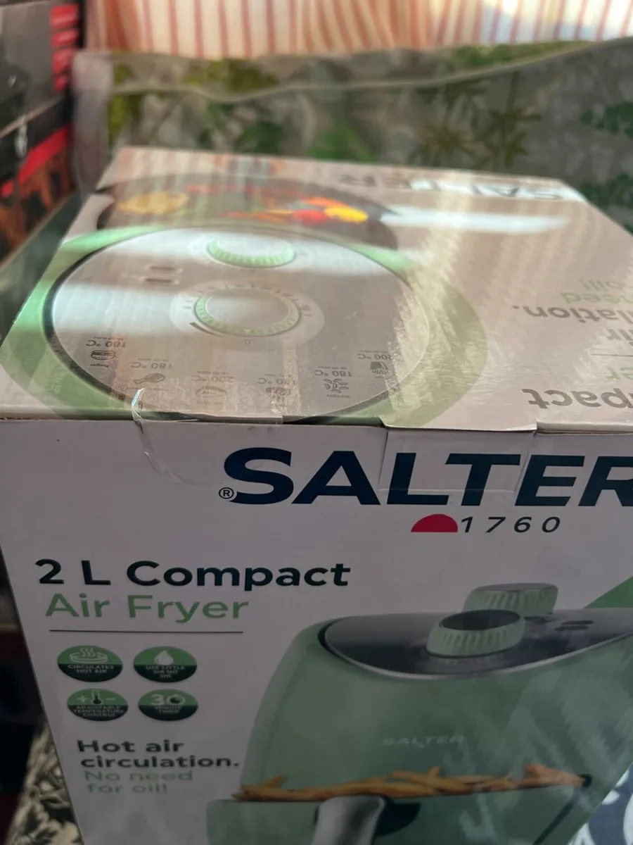 Salter 2L Compact Air Fryer Hot With Hot Air Circu - Image 3