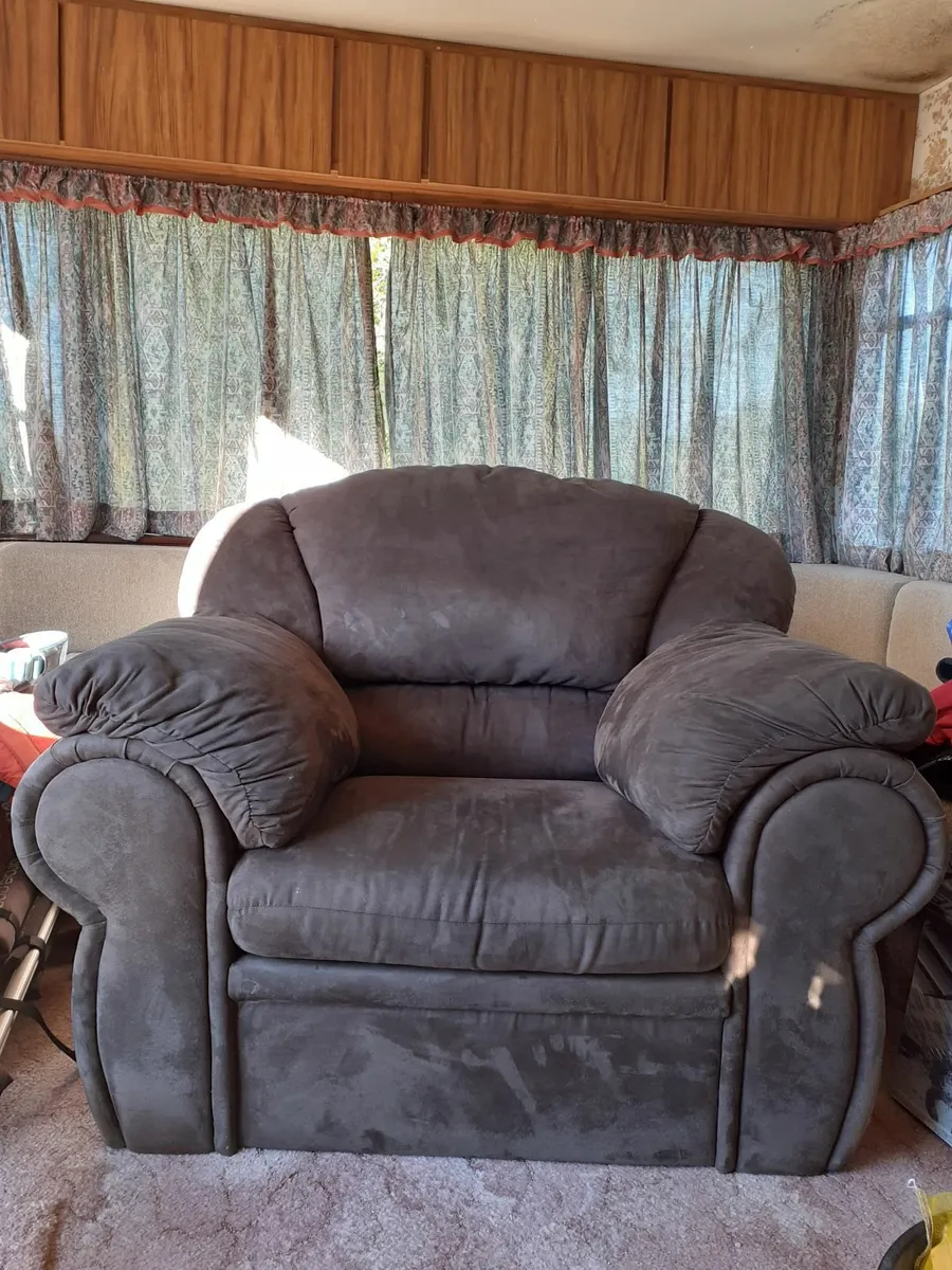 Armchair - Image 2