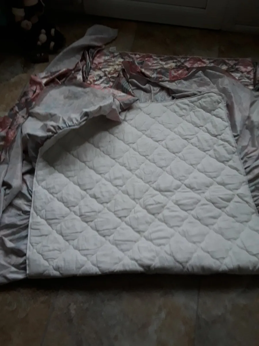 Lovely vintage bedspread early 80s - Image 2