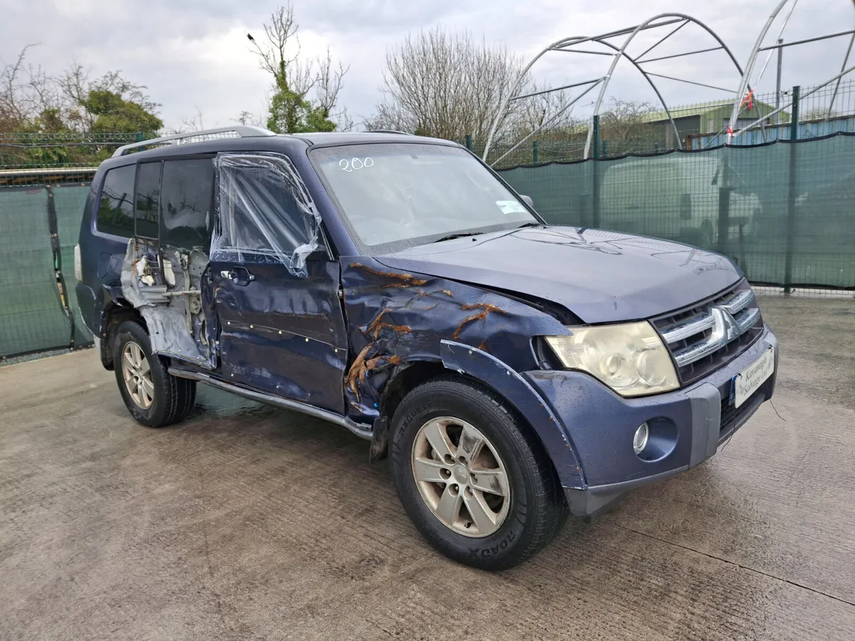 2007 Mitsubishi Pajero  3.2 Diesel Commercial - Image 2