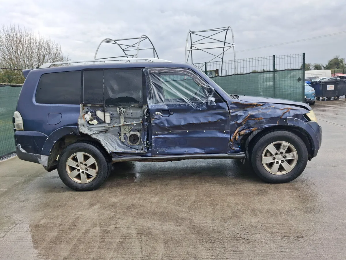 2007 Mitsubishi Pajero  3.2 Diesel Commercial - Image 3