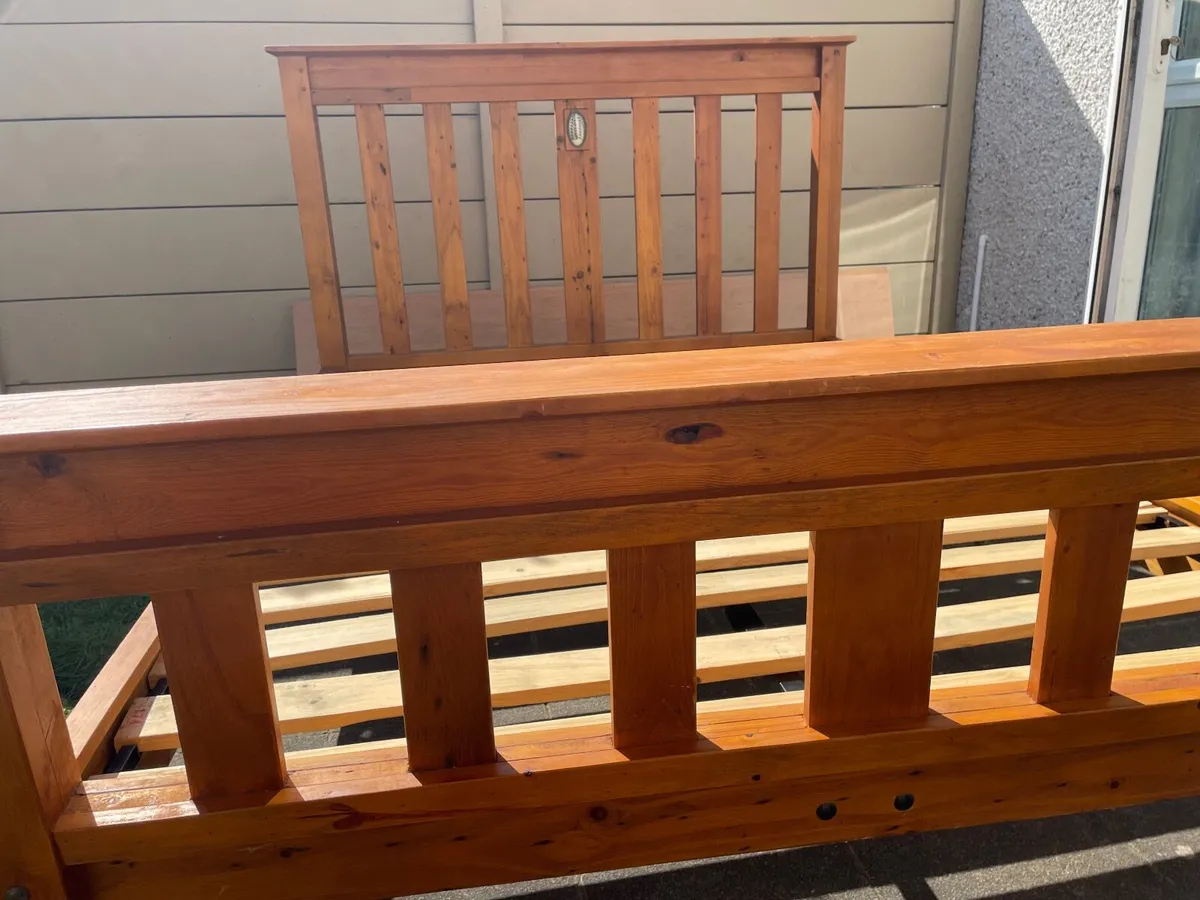 King size bed - Image 1