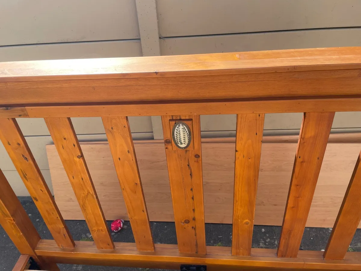King size bed - Image 2