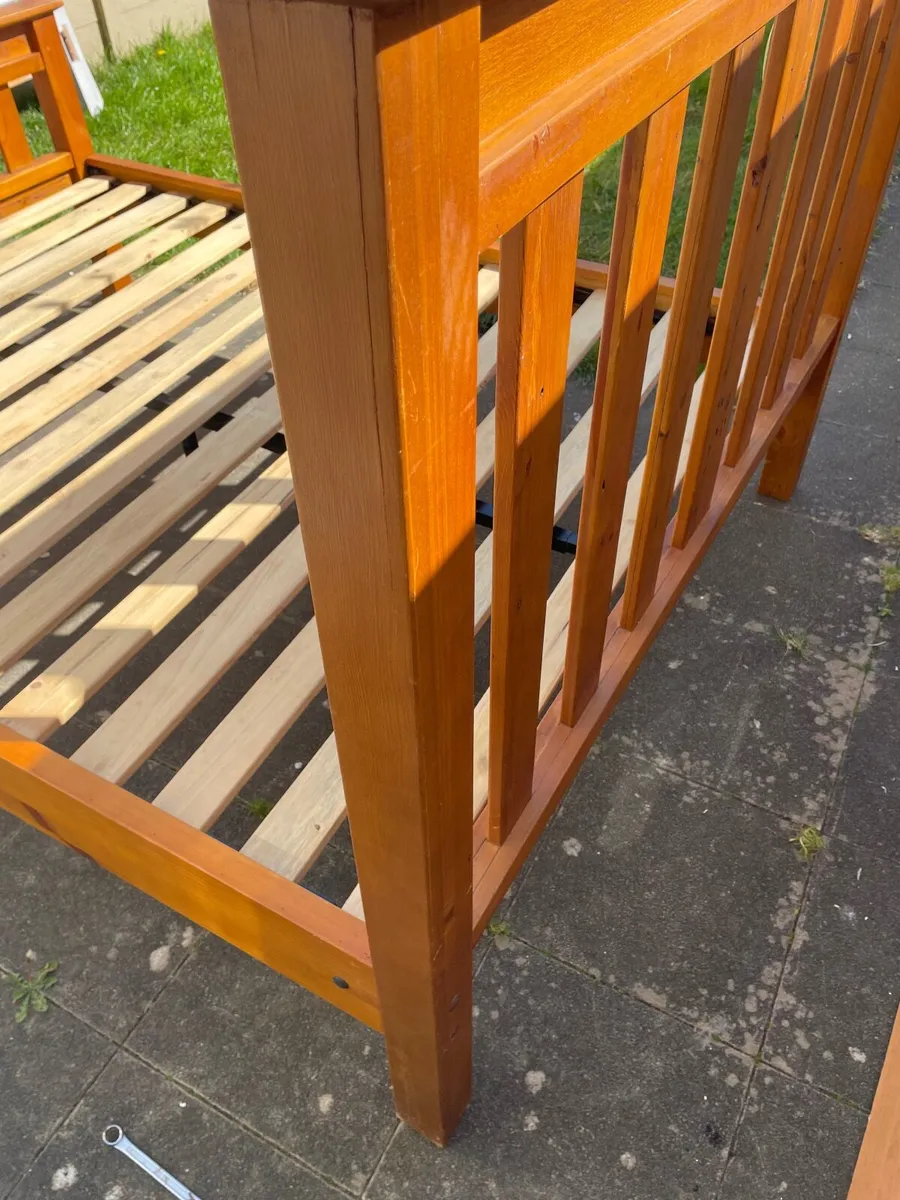 King size bed - Image 4