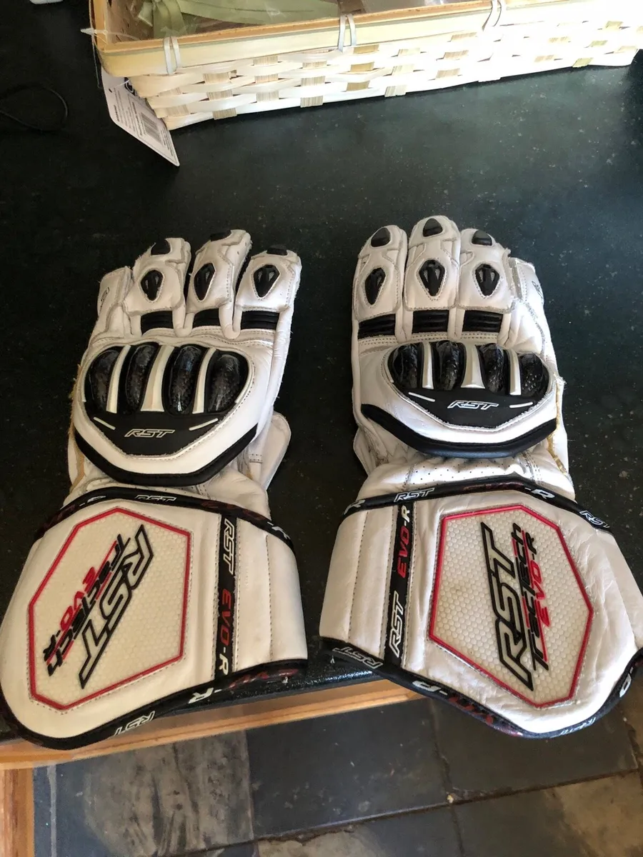 Motorbike gloves - Image 1