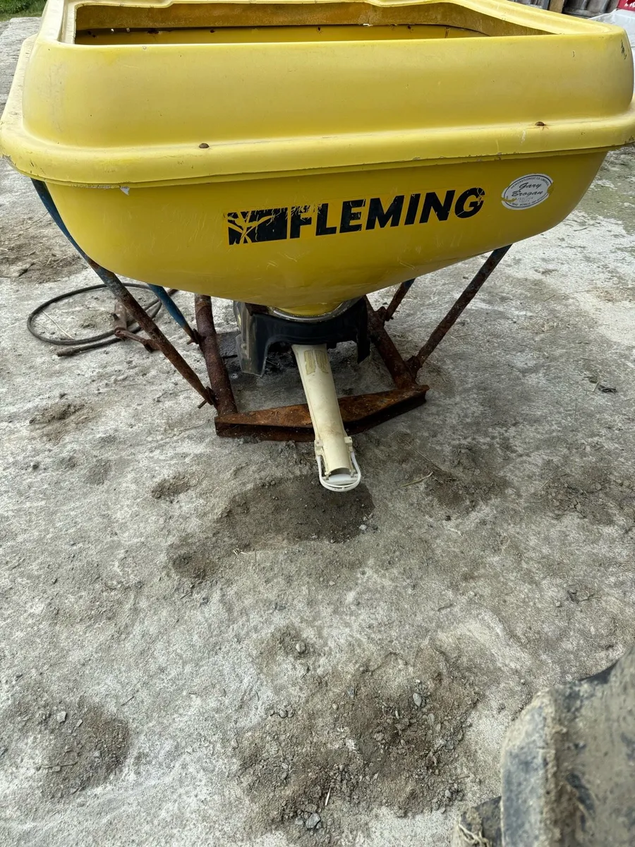 Fertiliser spreader - Image 2
