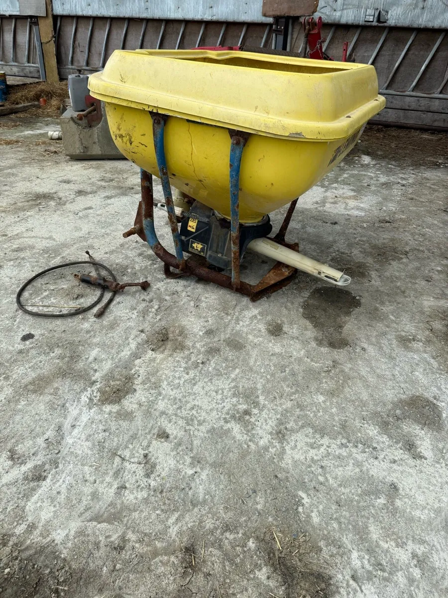 Fertiliser spreader - Image 3