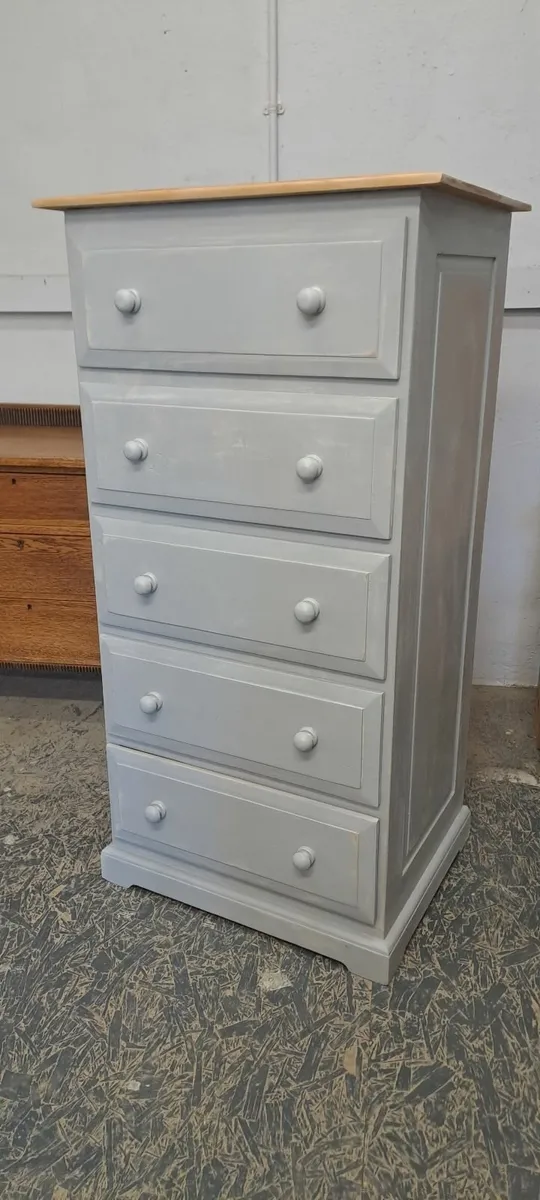 Large vintage pine chest of drawers, grey - Image 1