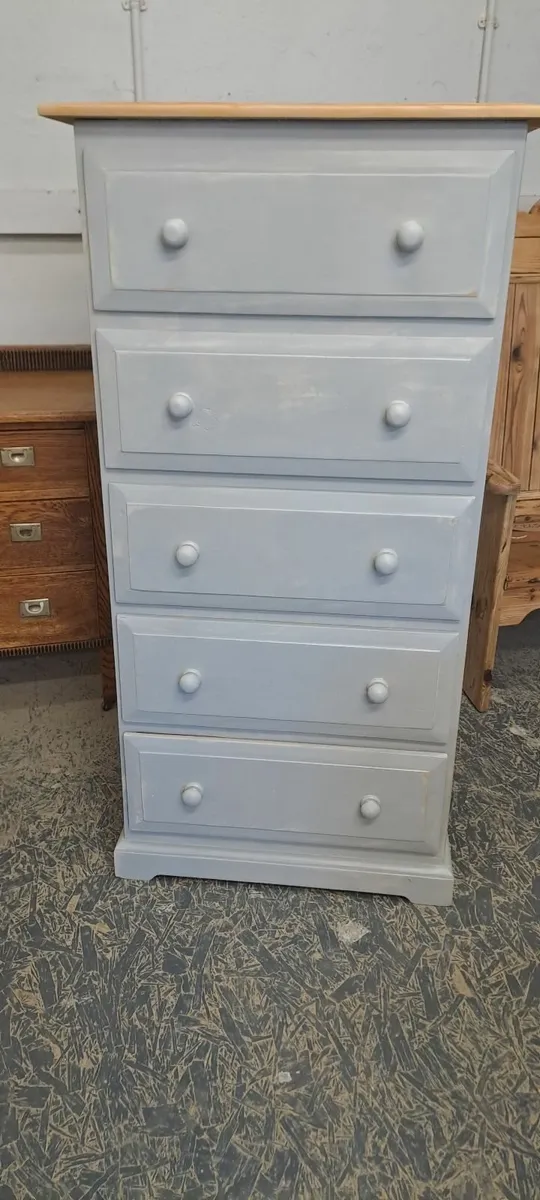 Large vintage pine chest of drawers, grey - Image 3
