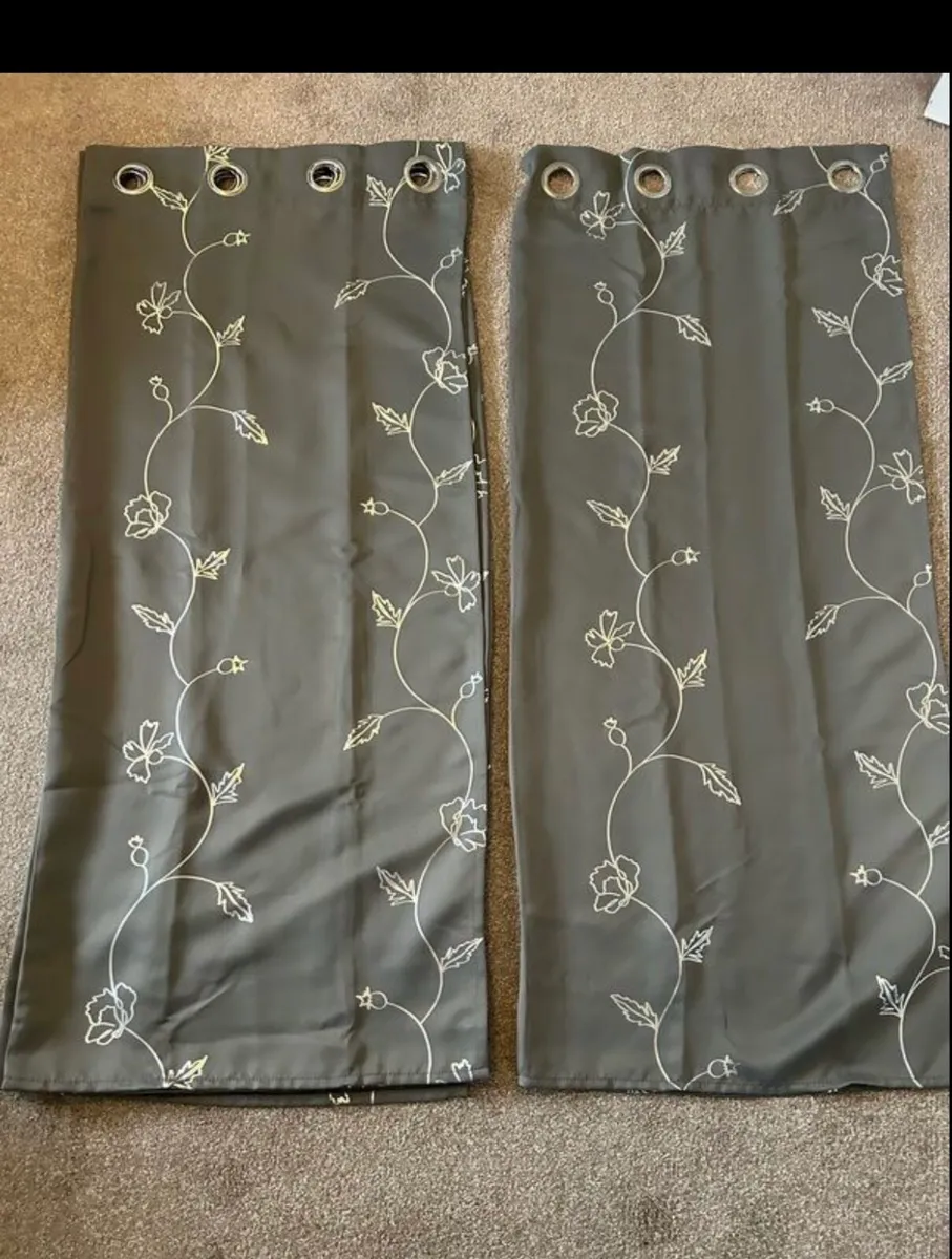 Curtains (2 Pairs) - Image 1