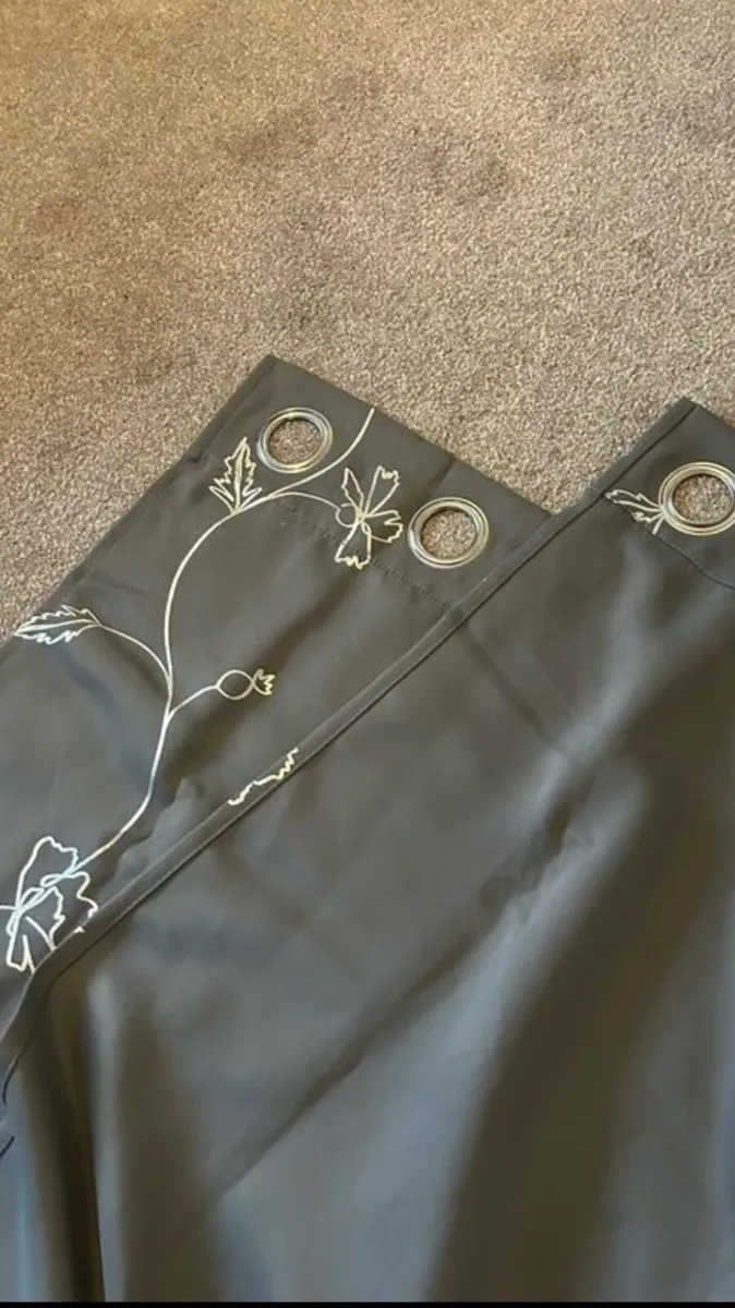 Curtains (2 Pairs) - Image 2