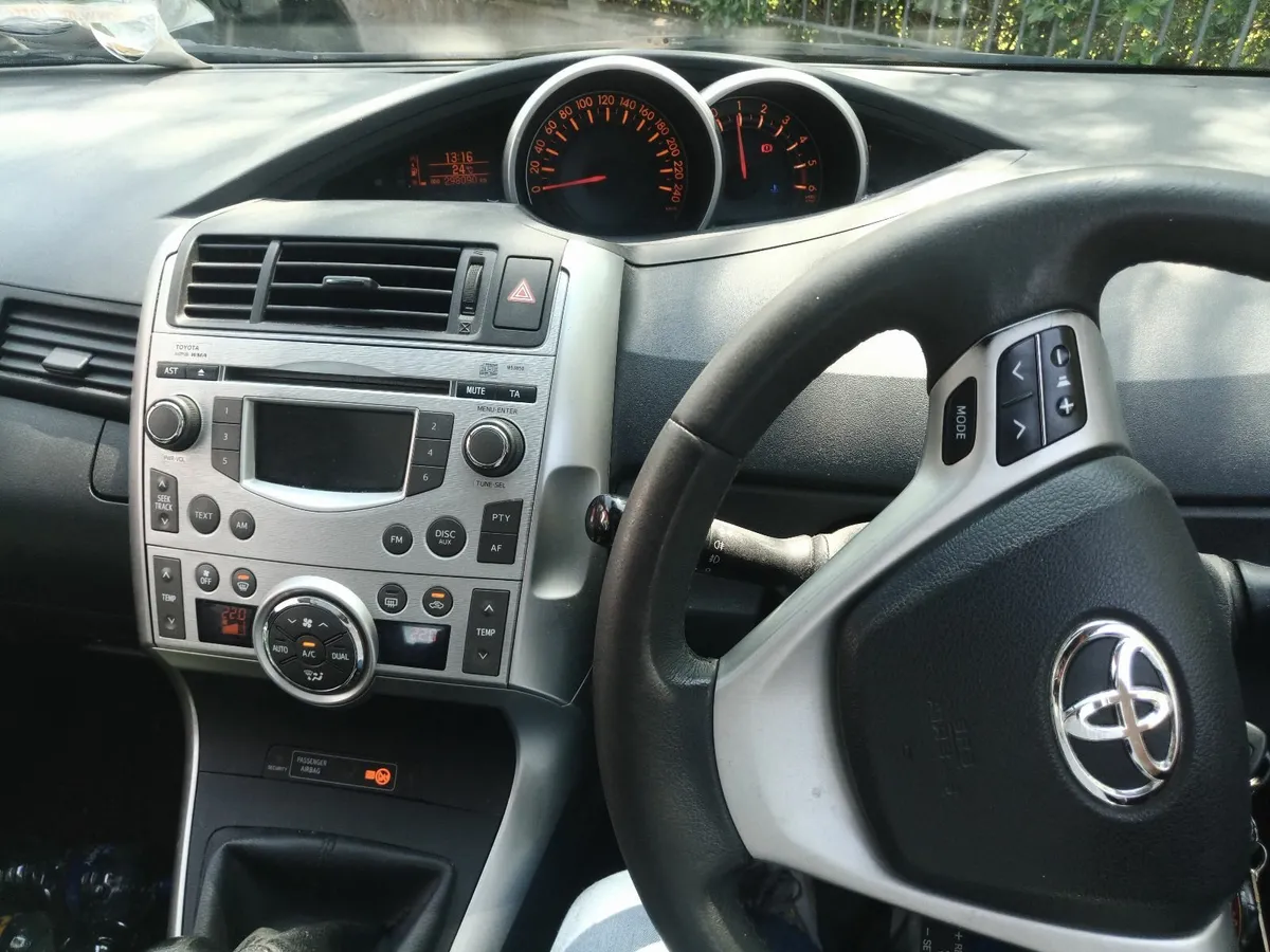 11y Toyota verso 2.0dsl - Image 3