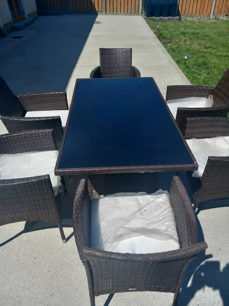 Grattan  garden table with chairs - Image 1