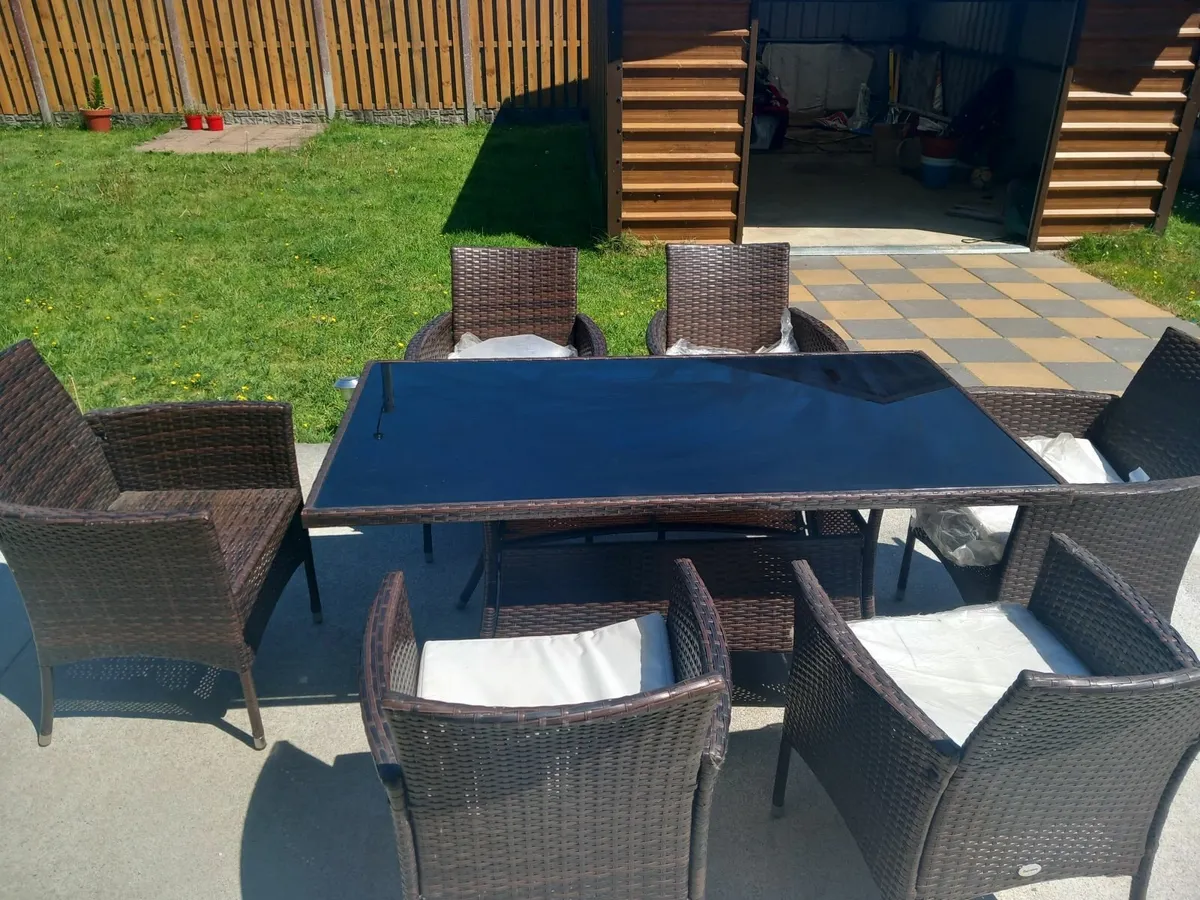 Grattan  garden table with chairs - Image 2