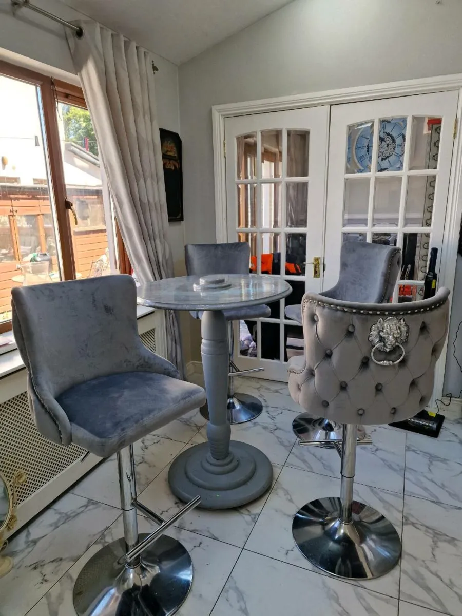 Bar table - Image 1