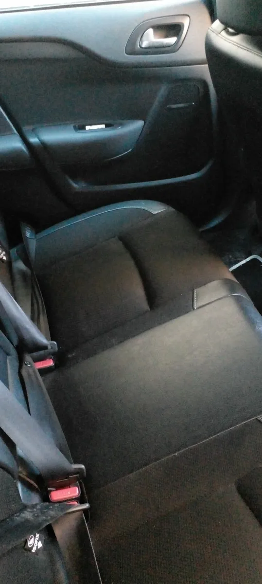 Car - Image 4