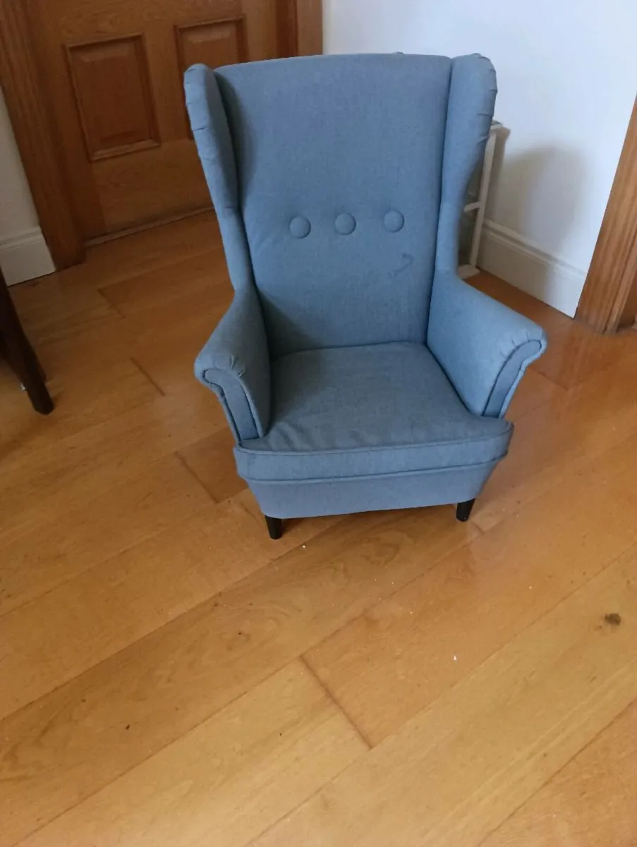 Beautiful like new kids armchair - Image 1